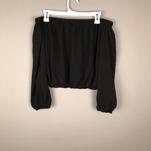 🖤 2/15 - Off the shoulder crop with cut out back